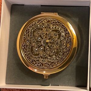 NWT Liz Claiborne Compact